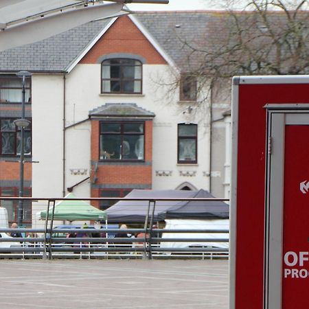 1 Fitzhamon Embankment Apartments Opposite Principality Stadium - Long Stay Offer Cardiff Exterior photo