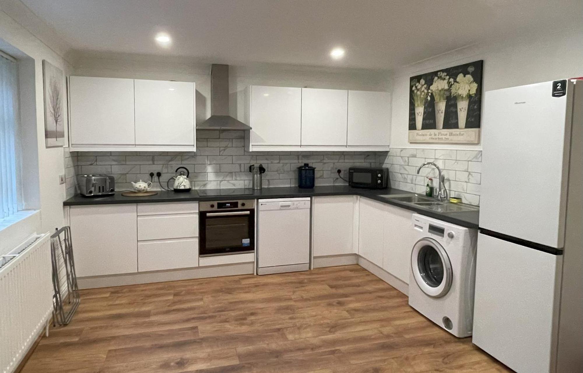 1 Fitzhamon Embankment Apartments Opposite Principality Stadium - Long Stay Offer Cardiff Exterior photo