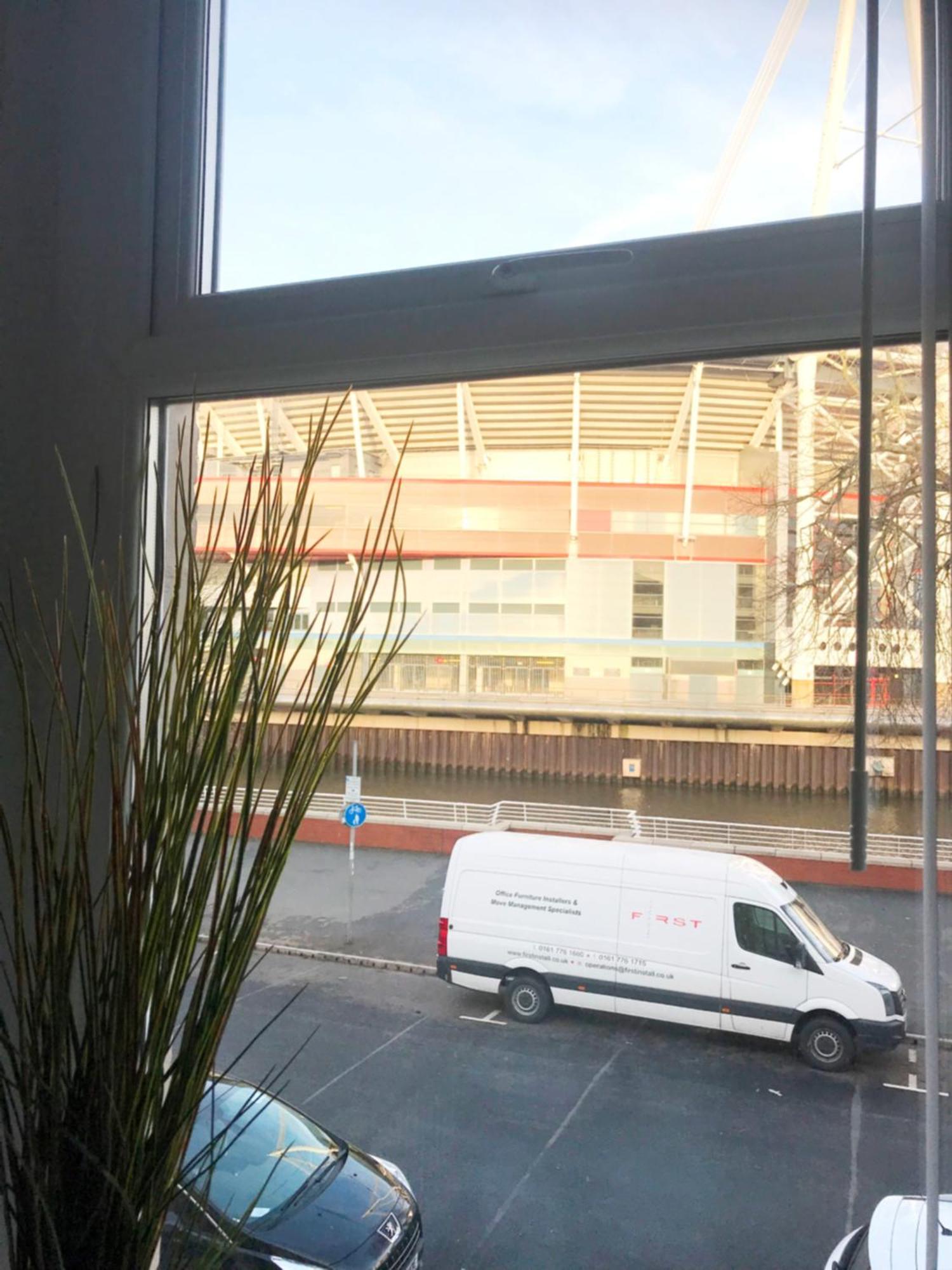 1 Fitzhamon Embankment Apartments Opposite Principality Stadium - Long Stay Offer Cardiff Exterior photo