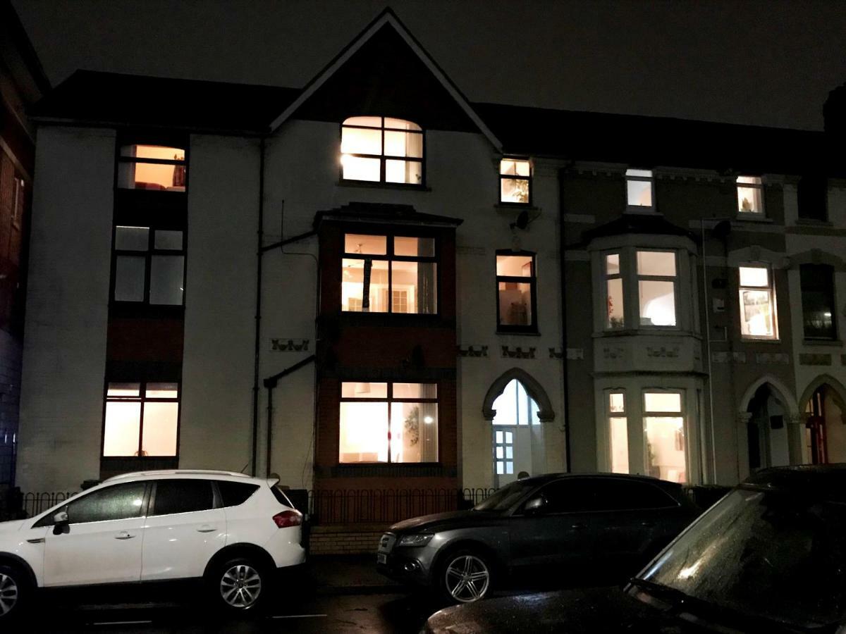 1 Fitzhamon Embankment Apartments Opposite Principality Stadium - Long Stay Offer Cardiff Exterior photo